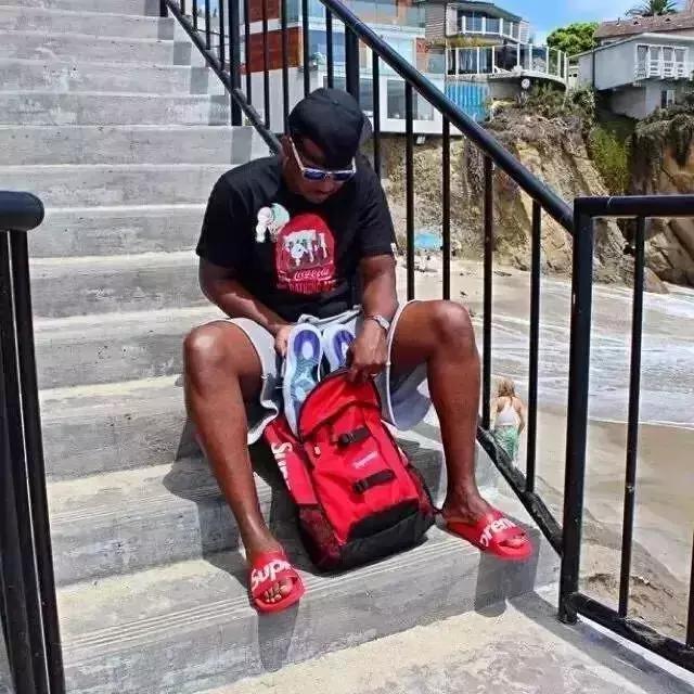 夏天鞋子可以当拖鞋穿的,可以当拖鞋也可以当板鞋穿