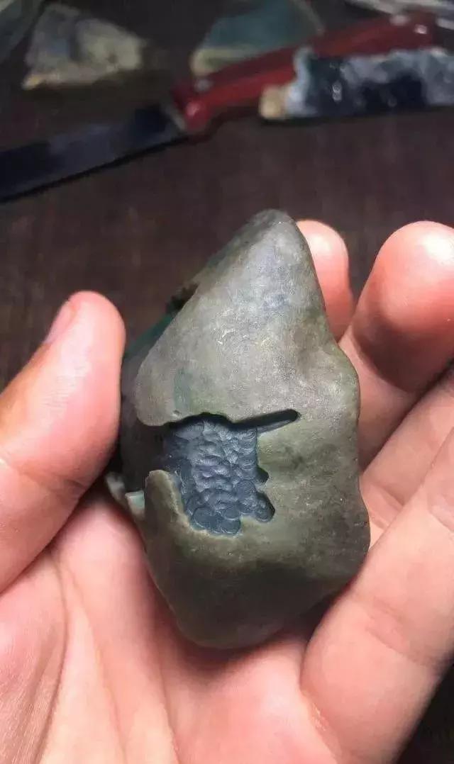 什么样的翡翠原石容易出极品高货,什么样的翡翠原石出冰种