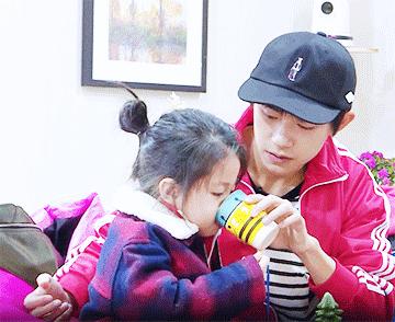 孩子发热的过程中我们应该怎么办,孩子发热了用什么办法让他舒服些