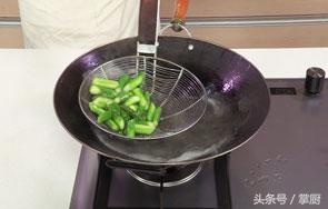 清炒青芦笋做法简单又好吃,清炒芦笋的做法大全家常窍门