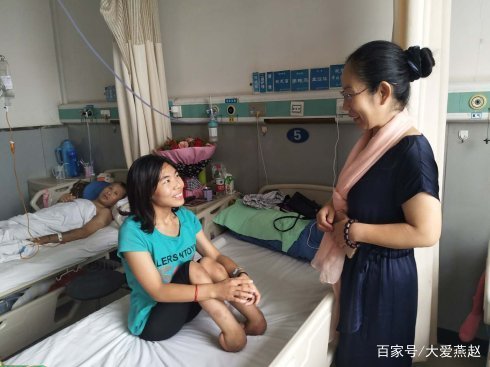 不要怕！先天脊柱裂花季女孩，我们帮你站起来！