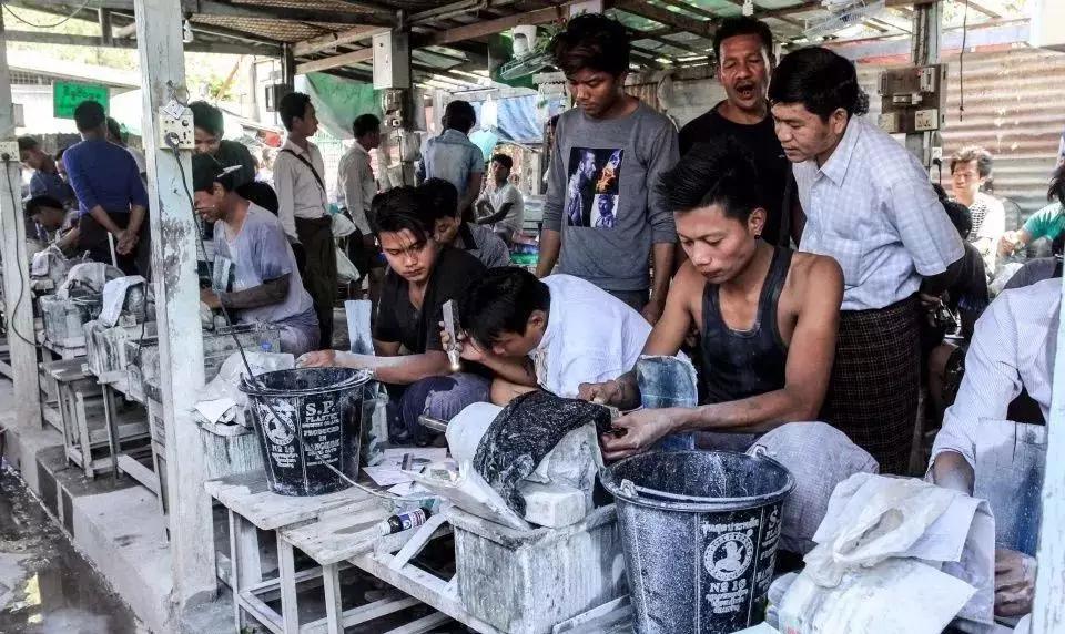 您了解什么是翡翠的种和地吗,翡翠原石怎么样才是最好的