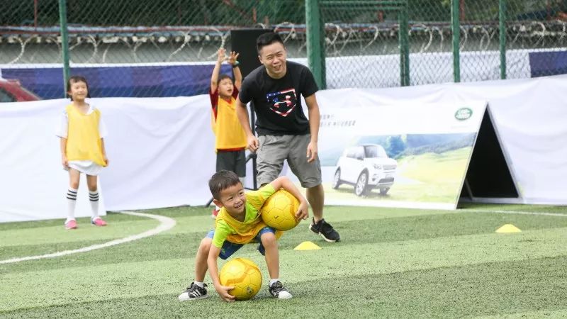 发现足球小将，路虎可是认真的！｜川网现场