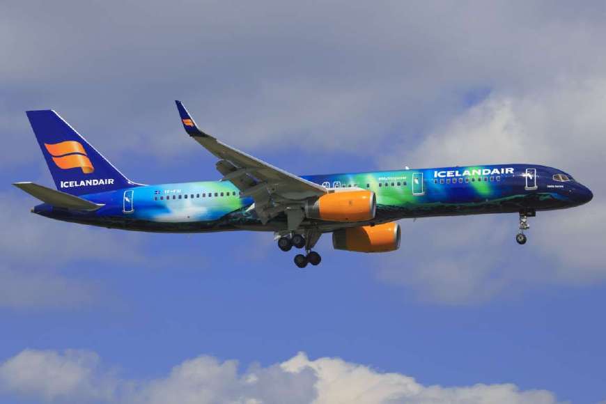 拼颜值：从卡通到球队标志，盘点世界各地酷炫而多彩的飞机机身