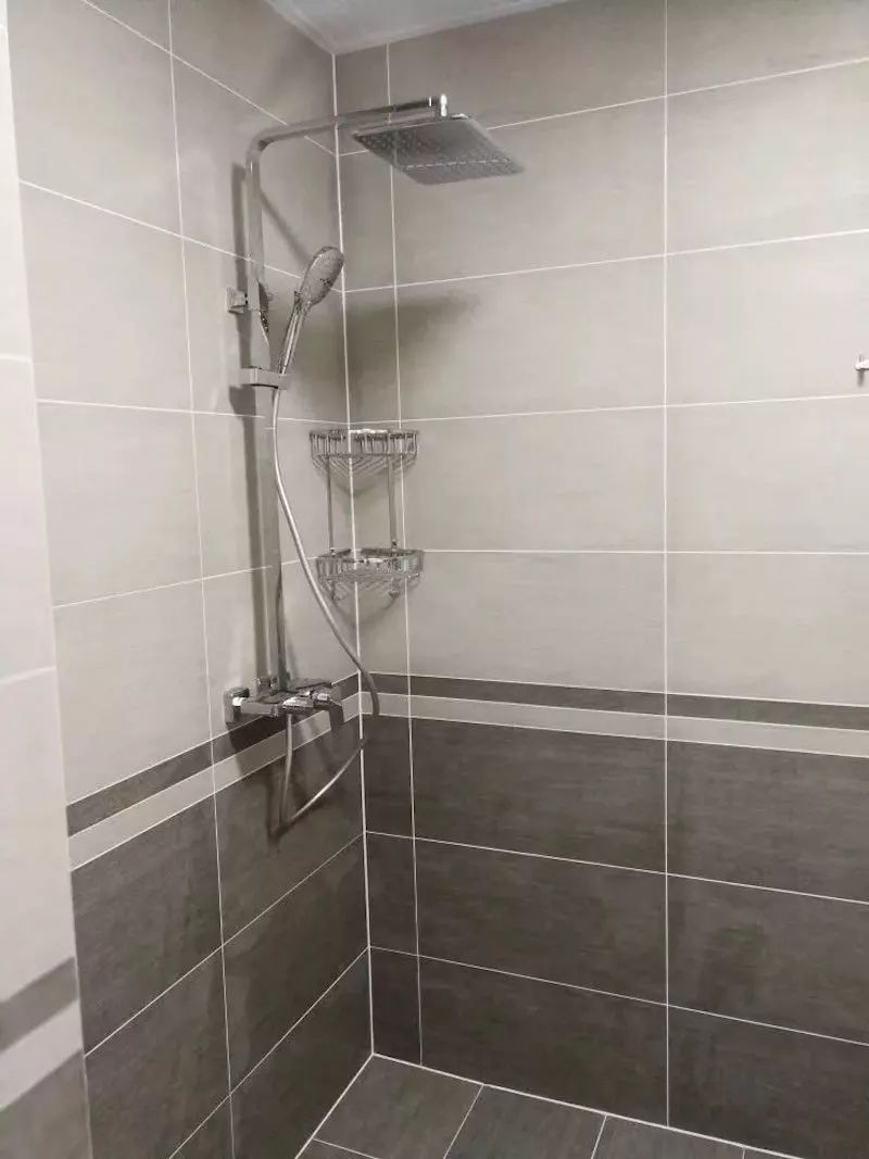 金色淋浴花洒和银色哪个好,黑色淋浴花洒性价比