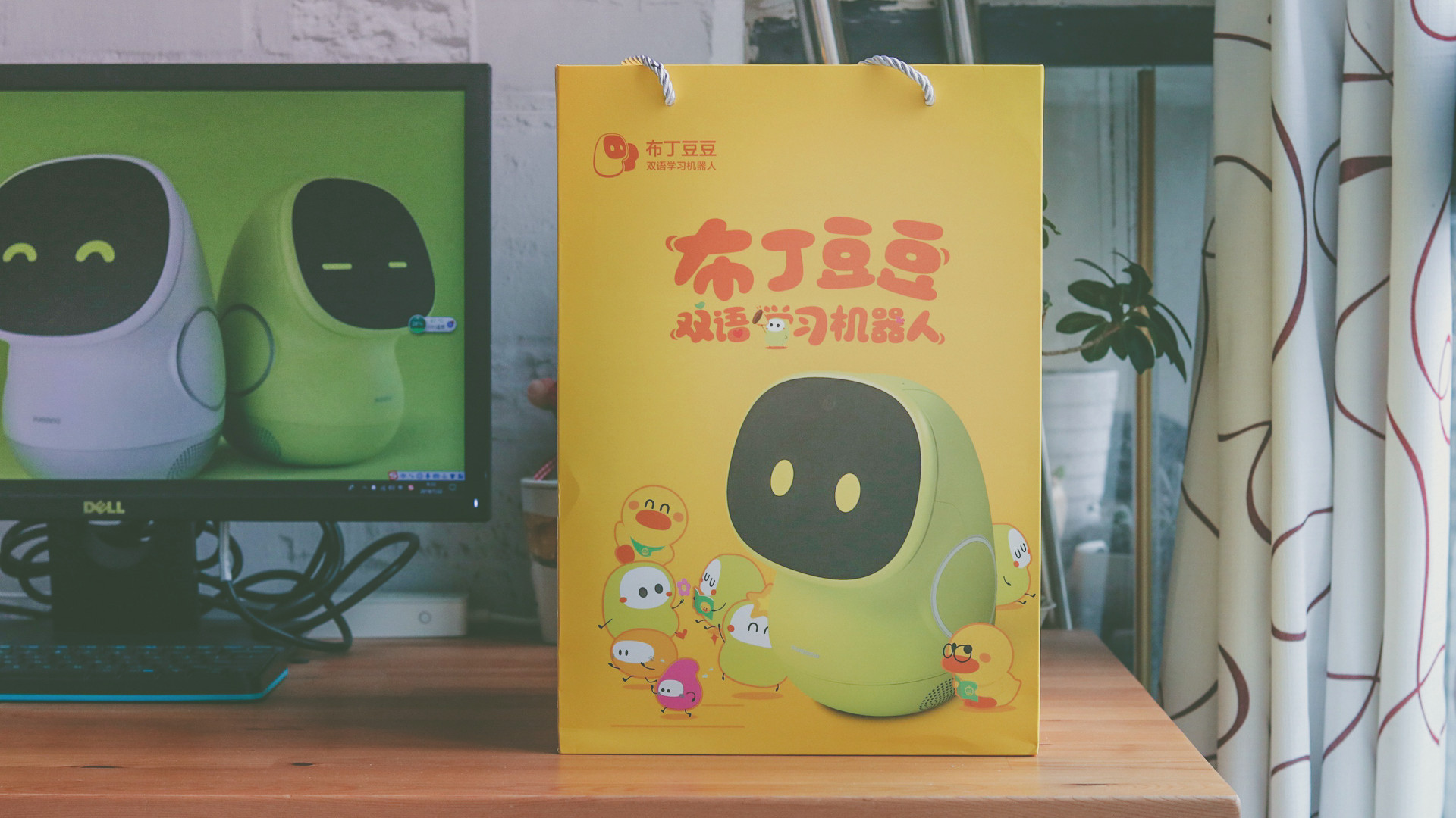 儿童学习陪伴机器人操作,幼儿陪伴儿童教育机器人