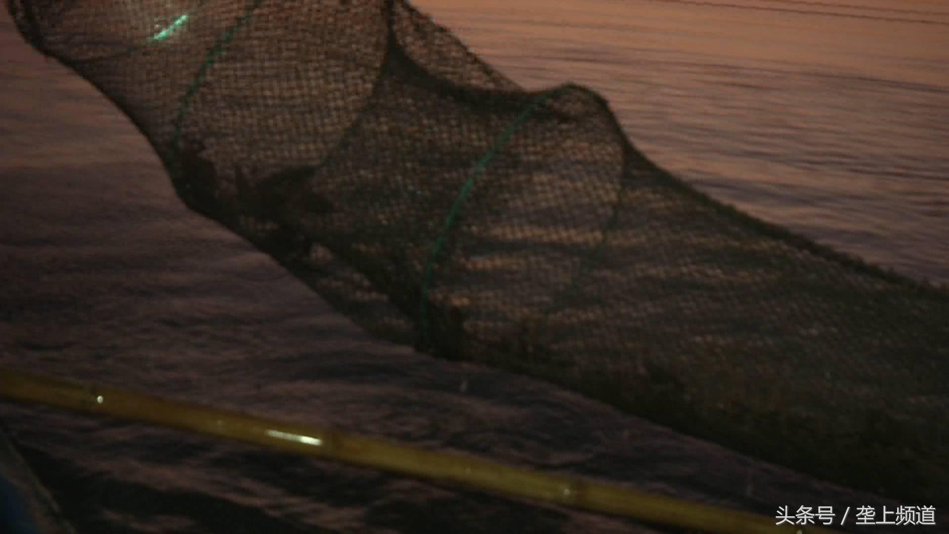 300斤小龙虾卖2小时卖完,爽吃5斤麻辣小龙虾