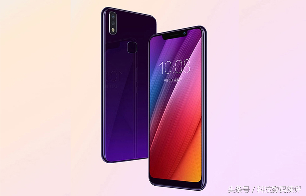 同样是精美的炫彩极光配色机身和刘海屏，这款手机售价仅899元