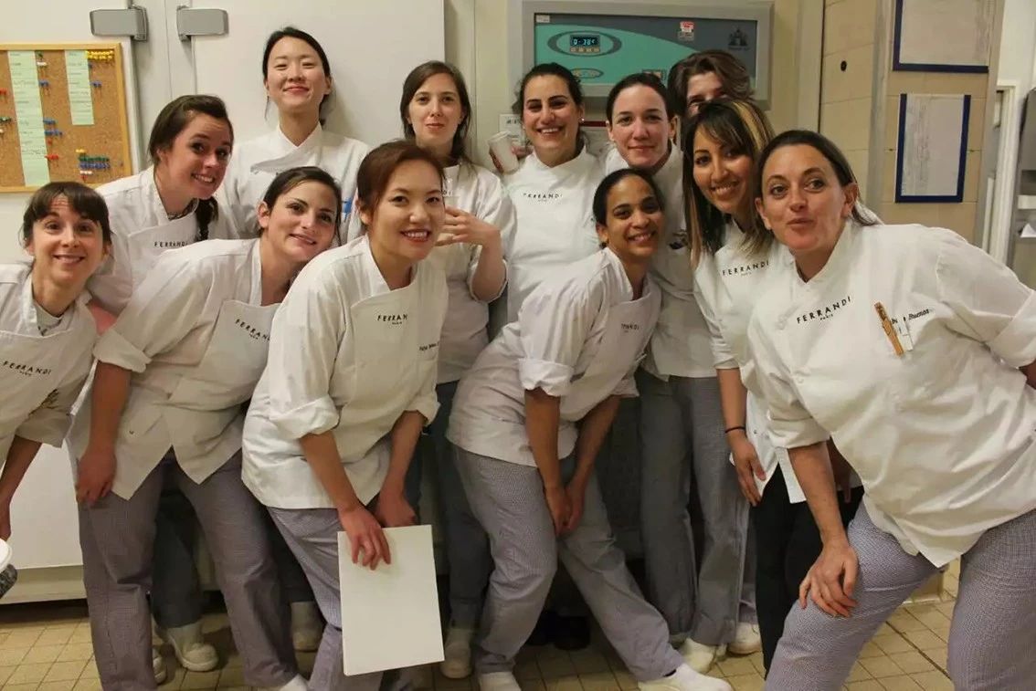 成都姑娘首创了把世界名画做在蛋糕上，众多外国总领事都成她粉丝