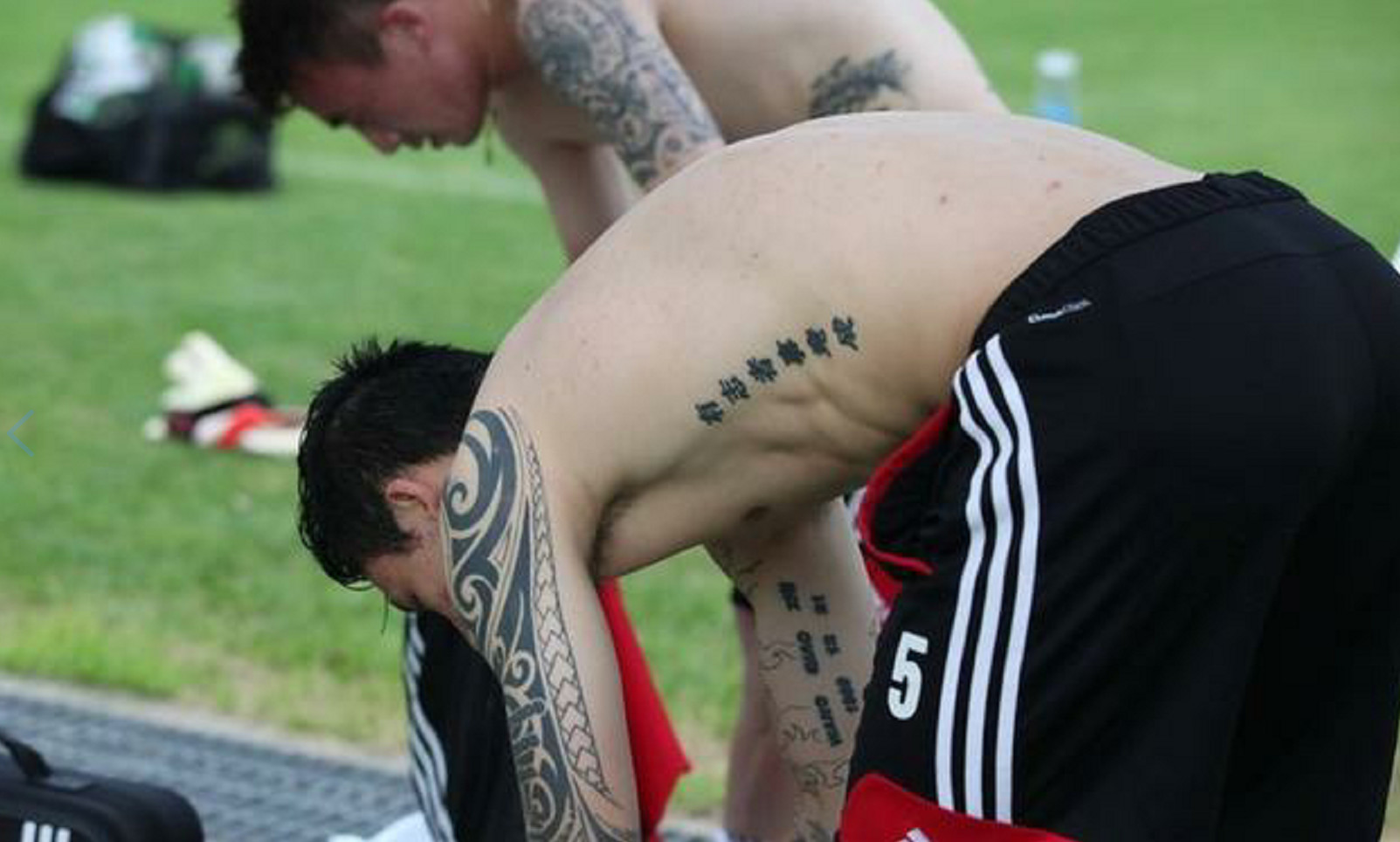 中国男足为什么那么多纹身,国足白砍鸡