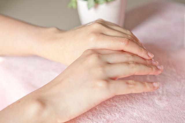 女人腿上长白毛的风水寓意,腿上长毛的女孩有福气吗