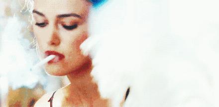 凯拉奈特莉颜值巅峰,平胸也可以很高级