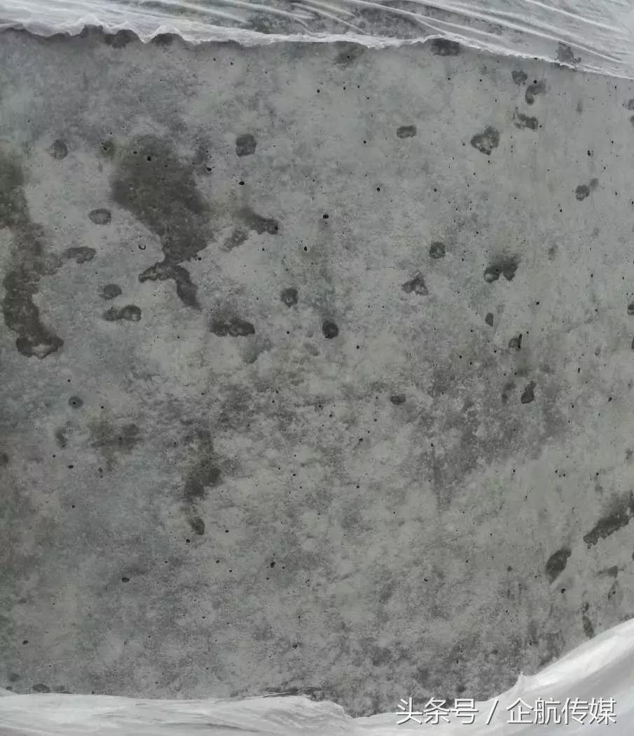 河砂太干净不好吗？坍落度150，振动棒一打就泌水！