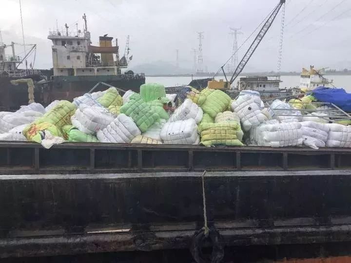 你淘来的名牌货，可能是韩国人扔掉的旧衣服~