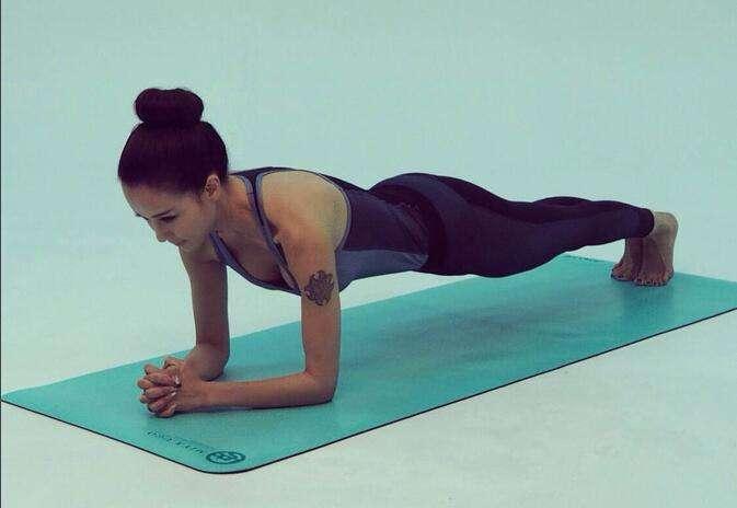 平板支撑每天练多久达到瘦腹效果,平板支撑只锻炼到上腹是错误的吗