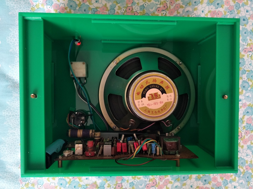 大喇叭收音机手工制作,用一个小喇叭制作简易收音机