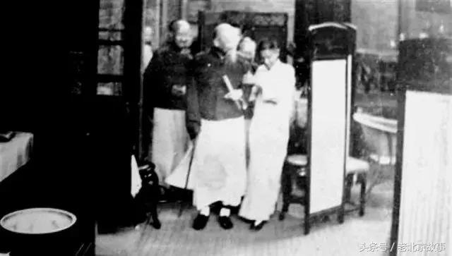 老北京人最讲究饭桌上的规矩,老北京饭桌上的规矩