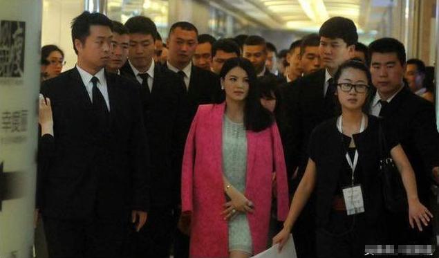 黄圣依和李湘谁强,明星炫富李湘黄圣依