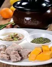 炎热夏天一定少不了喝一碗绿豆汤,教你五分钟煮出绿豆汤夏天解暑