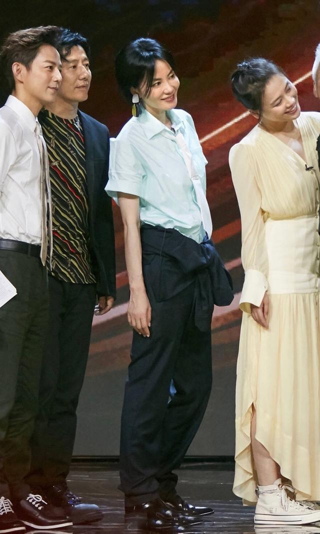 王菲款复古耳饰,王菲造型双丸子头