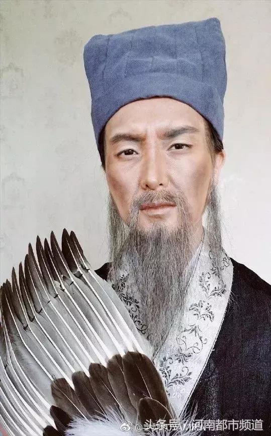 20岁美女卸妆秒变80岁大妈,27岁女孩化妆成大妈