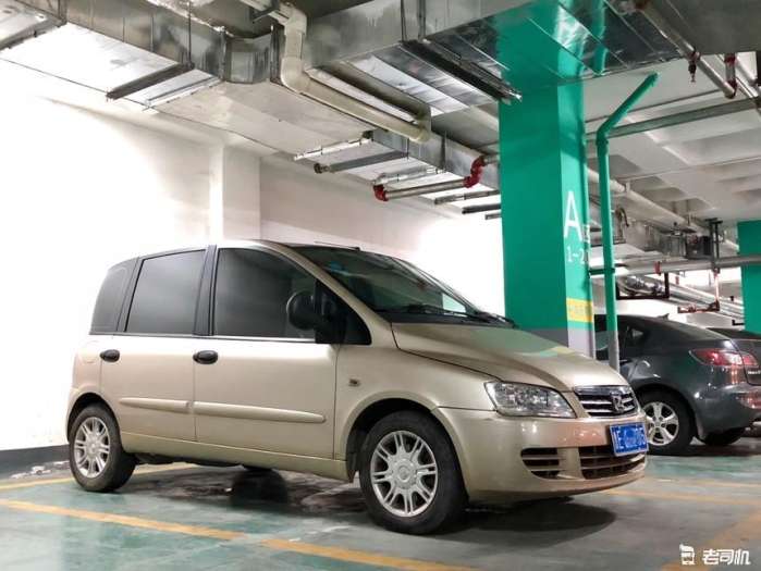 前排可以坐三个人的货车,众泰六座mpv