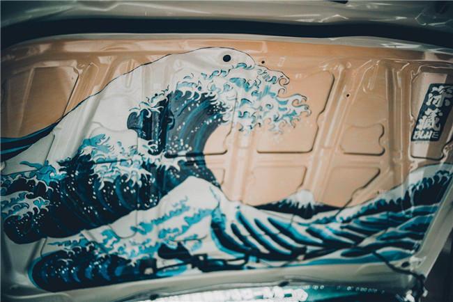 白外黑内反差强烈，为了成为VIP大佬车友竟将两部皇冠“合二为一”