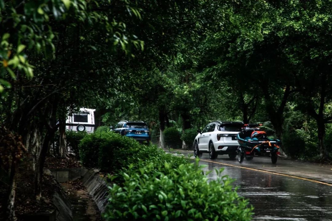 领克01的质感比得上帕萨特吗,领克01轮胎使用效果