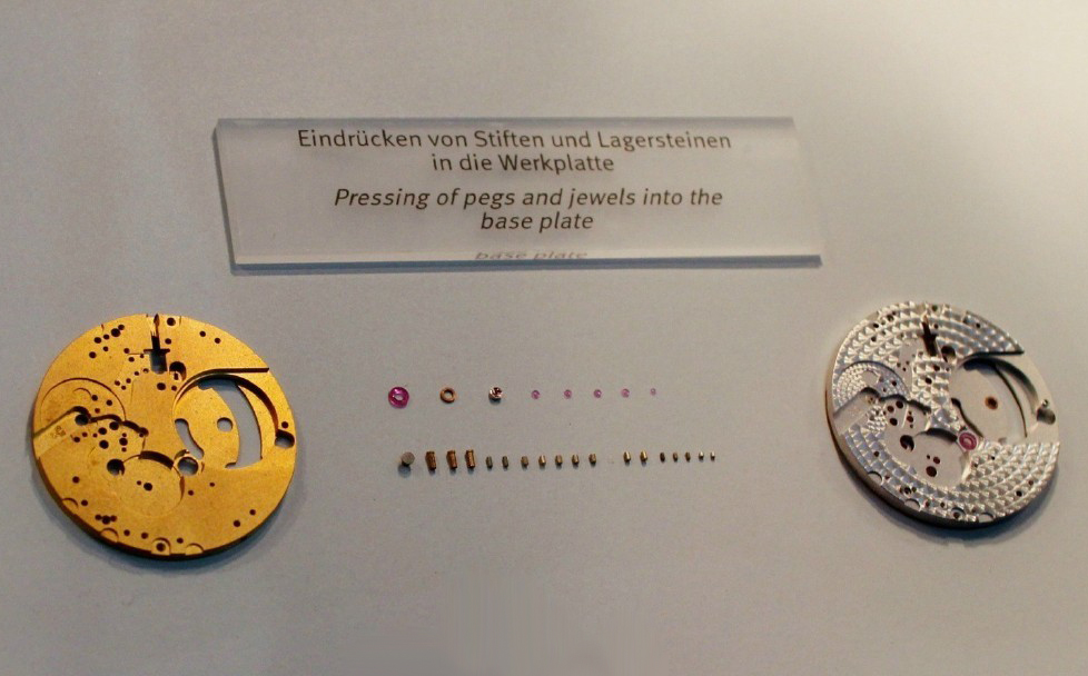 好的机械表机芯是什么材质,机械表的机芯一般都是什么材质的