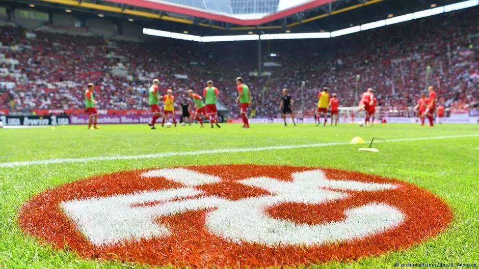 为什么一场丙级联赛能吸引4万球迷，你不看足球，所以你不知道