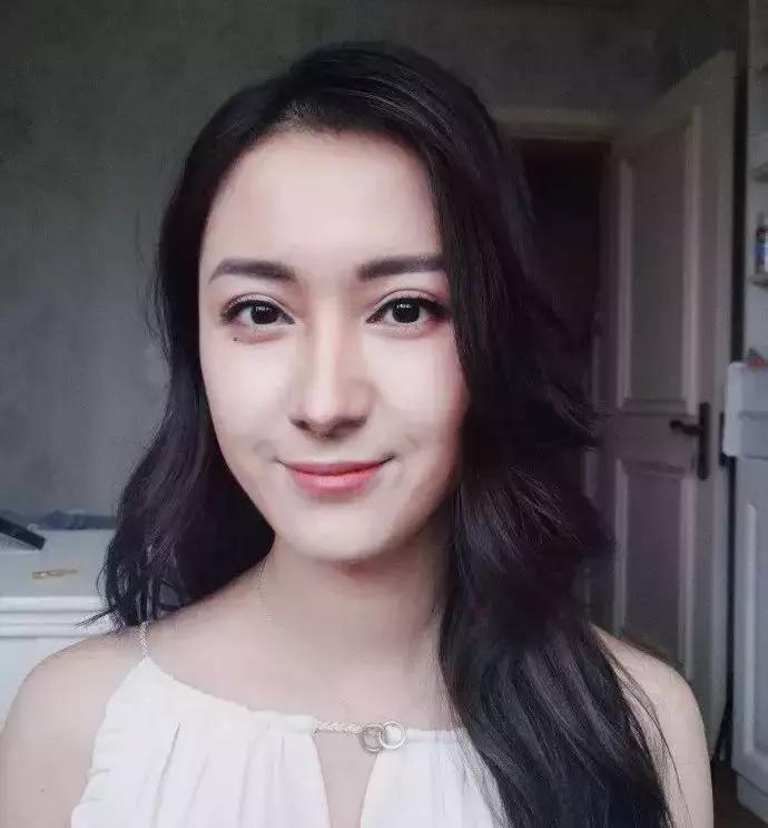 27岁重庆妹子化妆成蒙拉丽莎,重庆妹子化妆