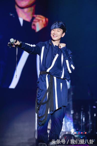 朱正廷蔡徐坤超甜对视害羞,朱正廷蔡徐坤高甜瞬间