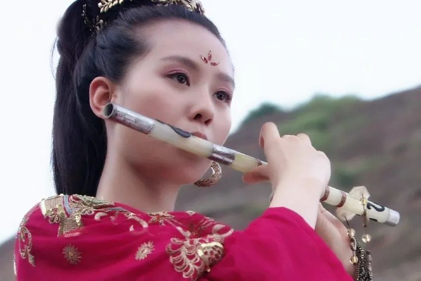 赵丽颖吹笛子舞剑,赵丽颖吹笛子的视频