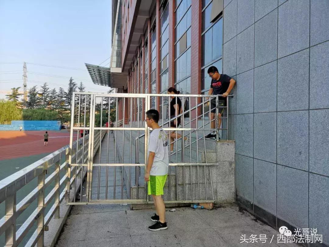 一把锈锁如何锁牢了大学的狭隘？