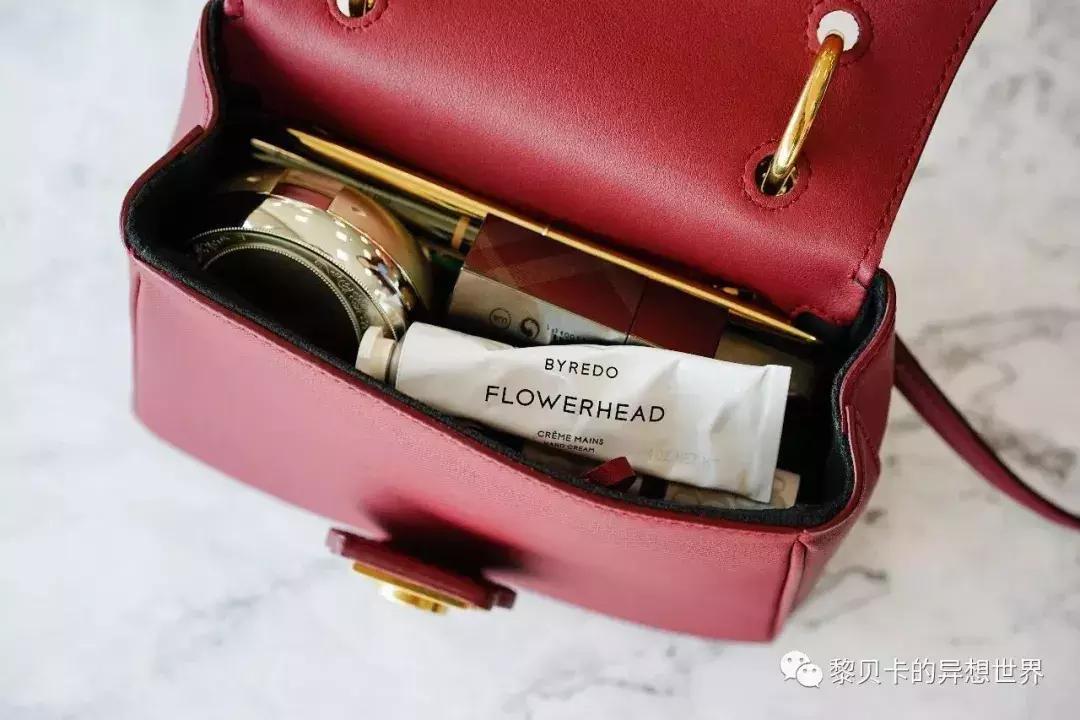 普通人怎么选择的包包又不撞大牌,好看的包包总是买不够