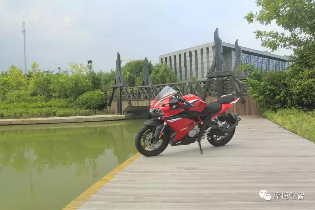 最新款隆鑫无极300rr,无极300rr19款和20款有什么区别吗