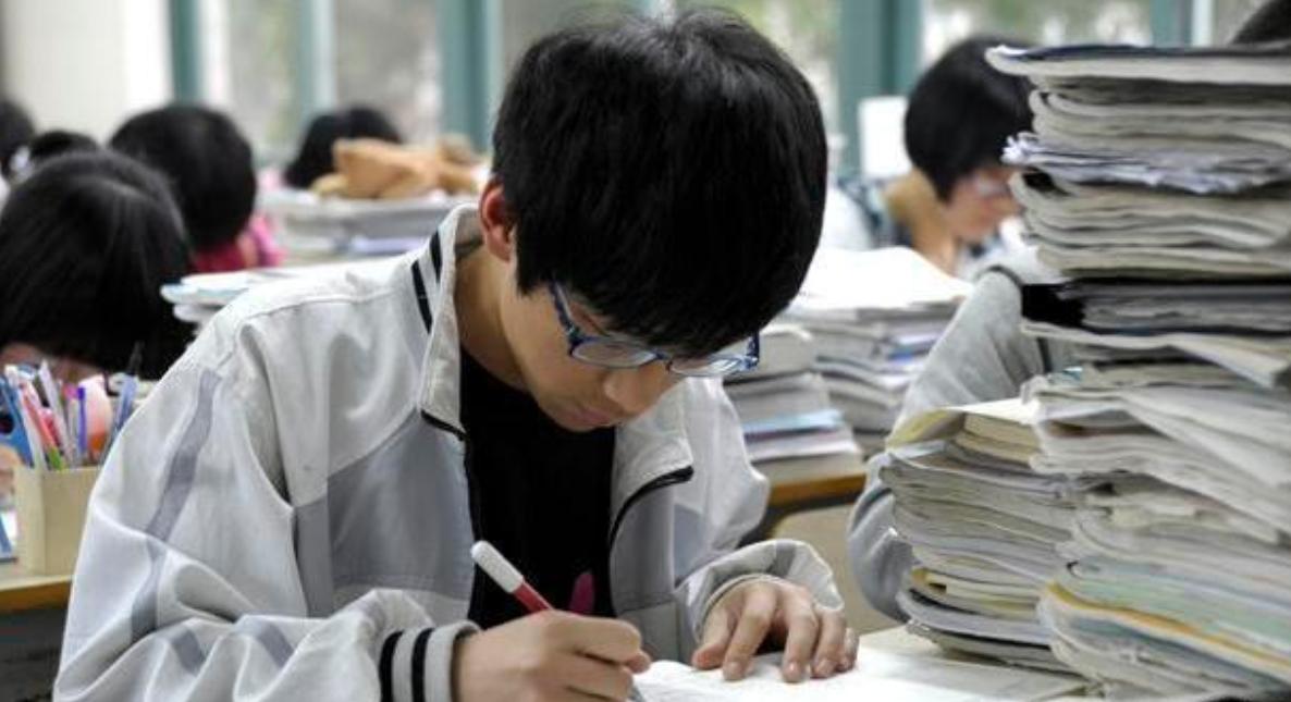 高考成绩不好只能报专科怎么报,高考分数低又想上本科有哪些办法