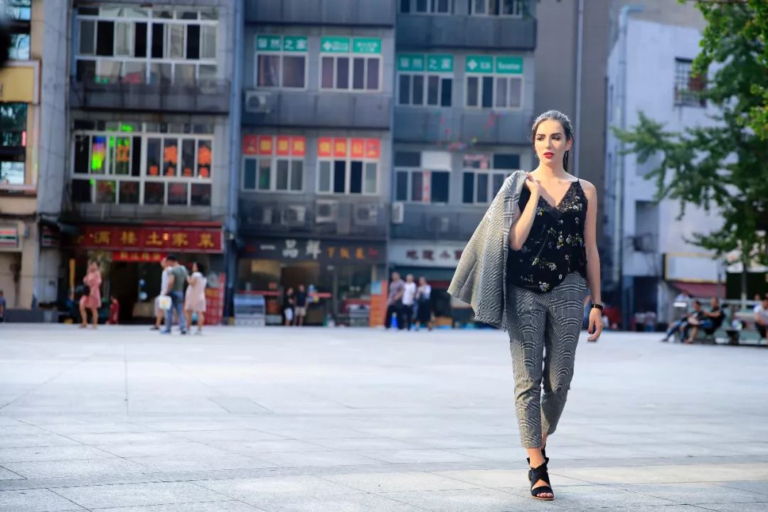 24-70mm焦段适合拍什么,24-70适合挂机吗