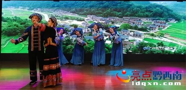 兴义万峰林飞机降落视频夜景,兴义万峰林机场飞机起飞视频