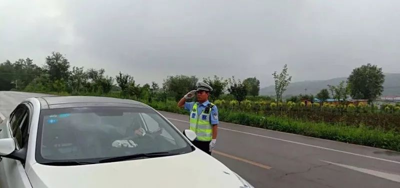 八一特刊武警忠诚卫士,八一特辑从军服到警服