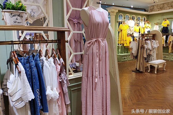 开服装店卖什么衣服比较好,服装店生意不好怎么弄
