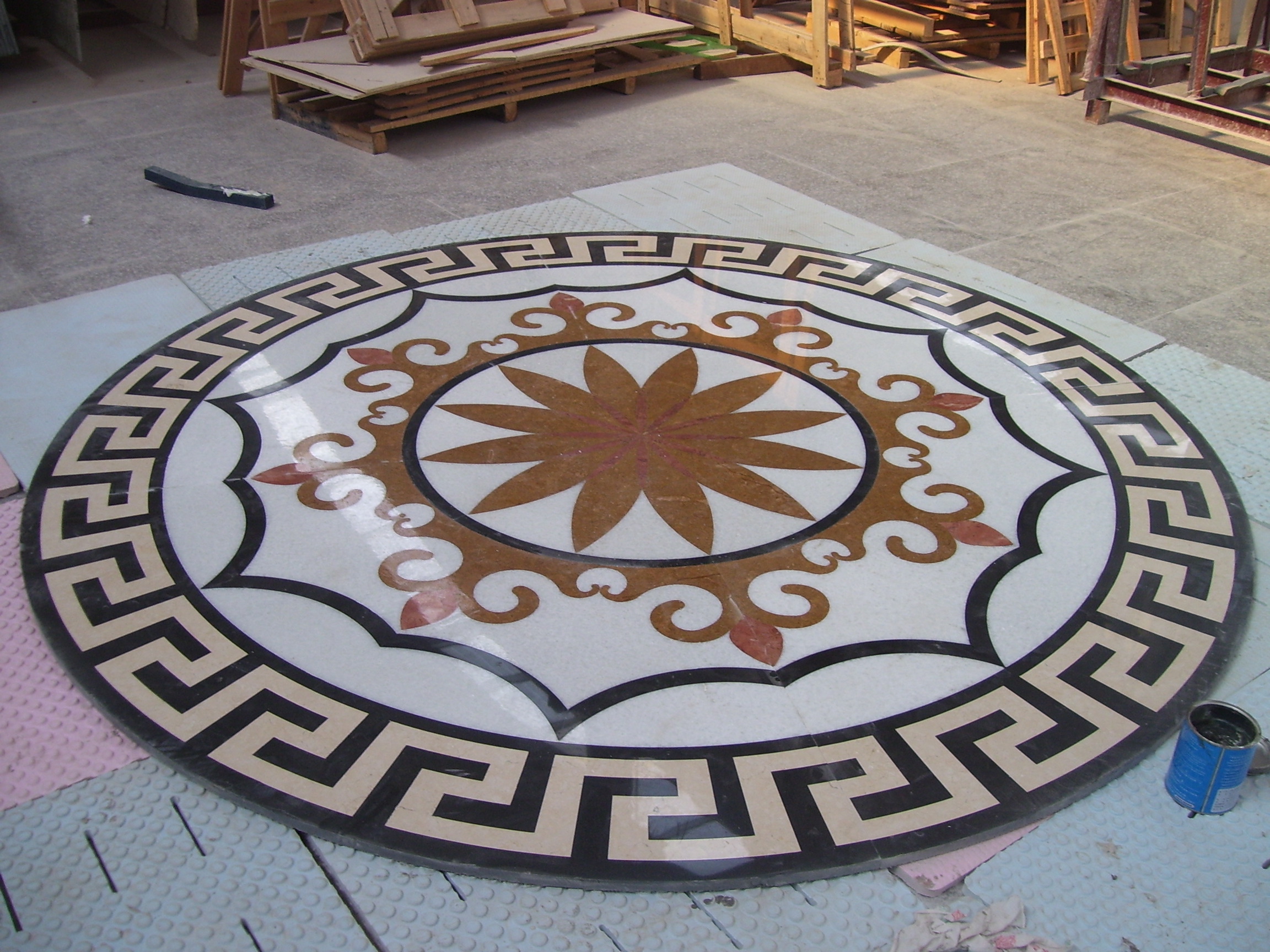 客厅水刀拼花地砖效果图,客厅水刀地面拼花好看吗