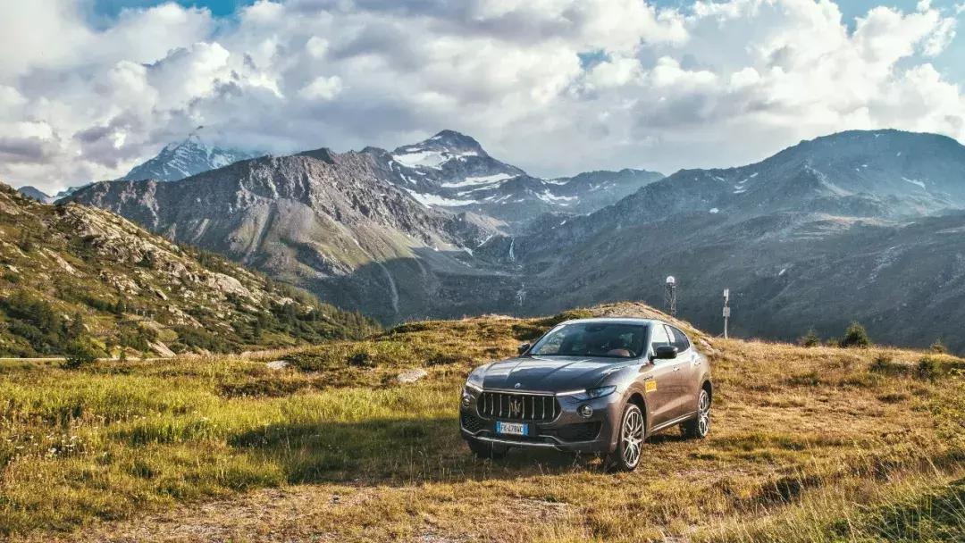 我坐着3万商务舱飞到欧洲开玛莎拉蒂，没想到美女这么多！