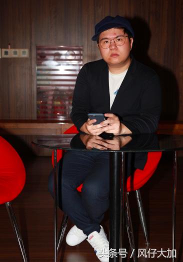 玻尿酸隆鼻的网红,因打玻尿酸毁容的男网红