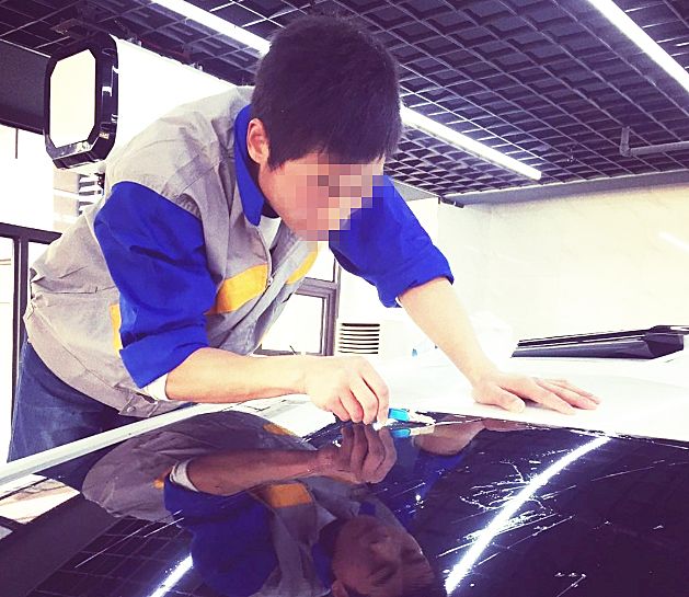 在4s店买的车膜靠谱吗,还在用4s店送的膜吗