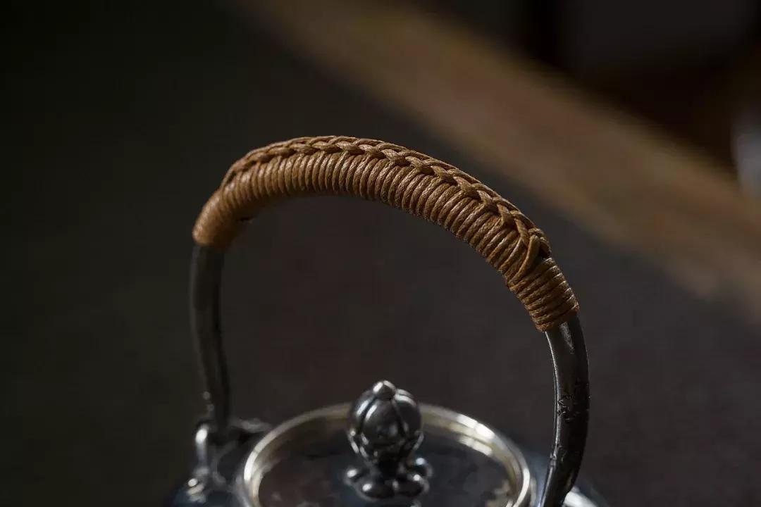 传统手工技艺银壶锻打过程,非遗全手工煅打银壶