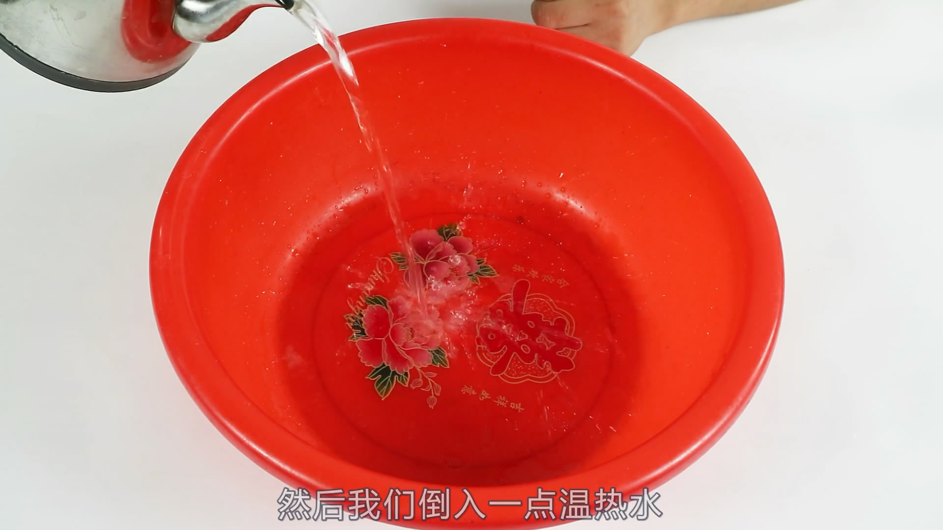 脚后跟干燥，脱皮怎样办？1个土方子，5个妙招，脚后跟不再干裂！