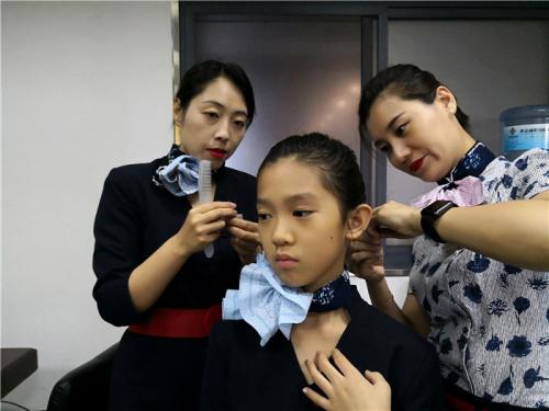 今天我们和妈妈一起为您办登机牌