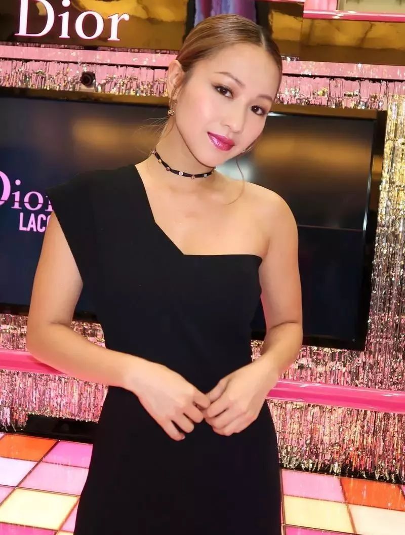 34岁实力女歌手被两度非礼师兄周柏豪挺身护花擒狼