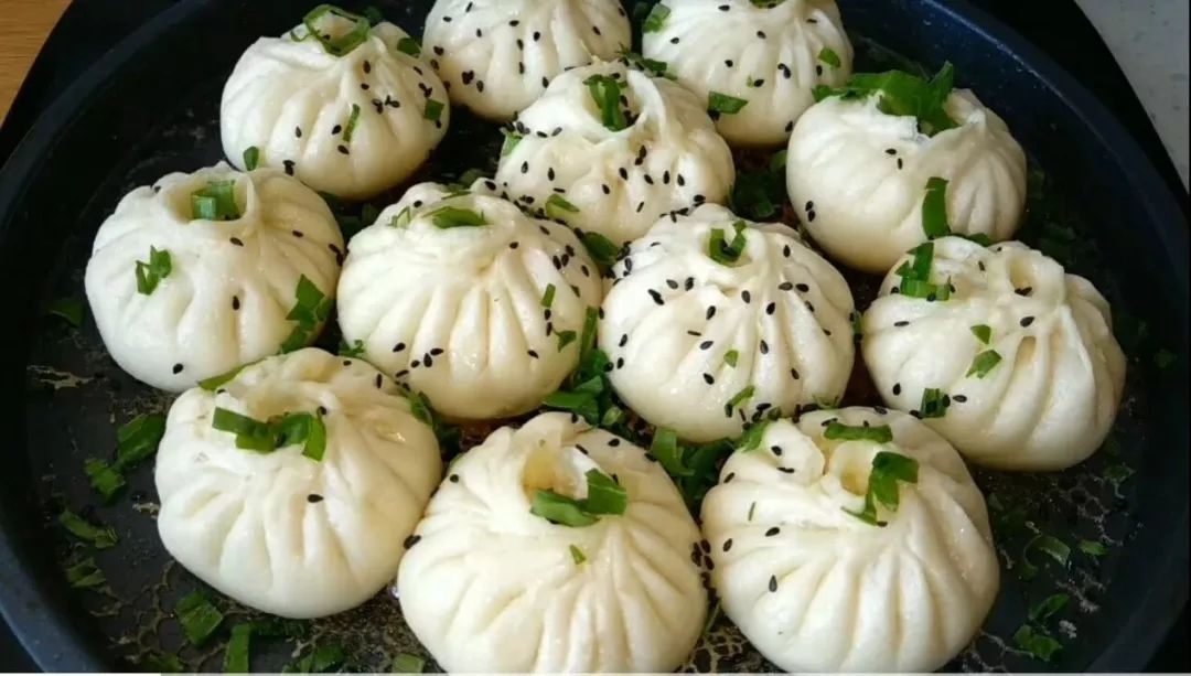 做水煎包须知：底金黄焦脆不糊，皮松软白嫩，肉馅不腥不腻